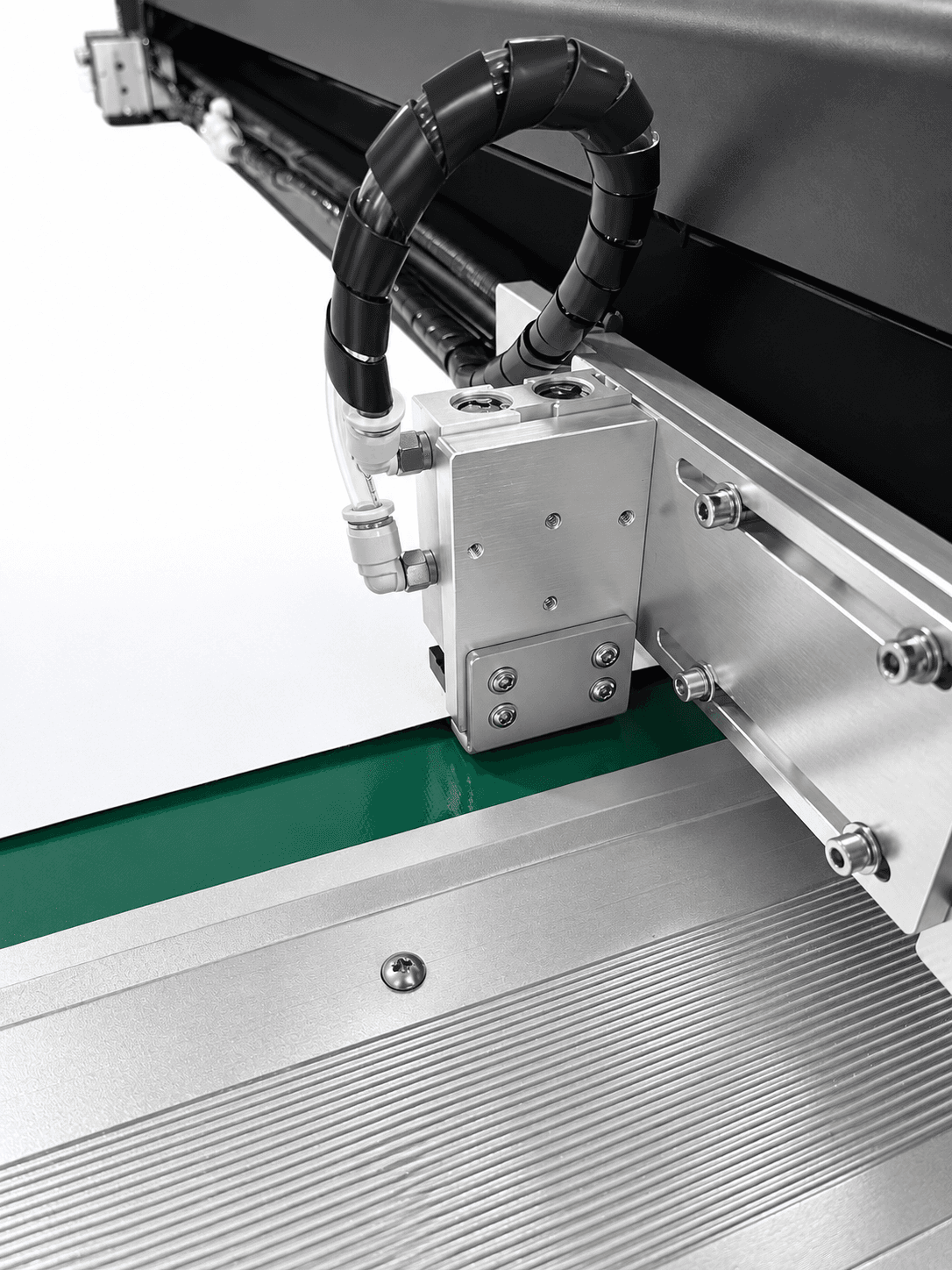 Flatbed Cutting Plotter: side detail of the print-and-cut carriage